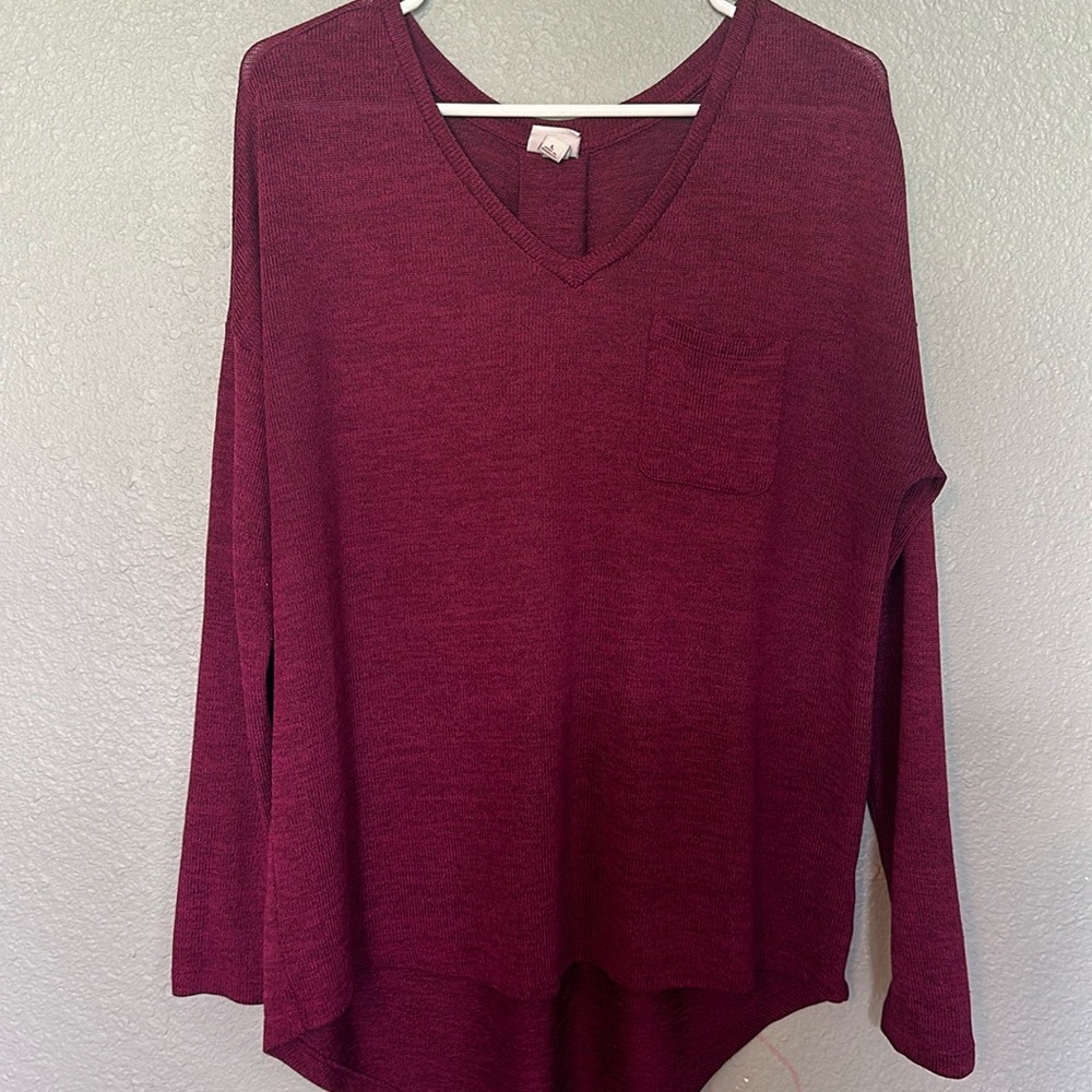 Lightweight sweater in maroon. Size L